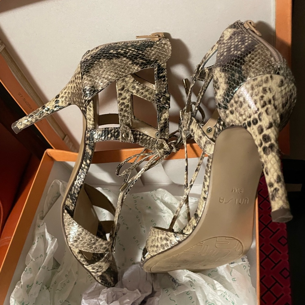 🔥Snake 🐍 Skin Shoes - Picture 5 of 8